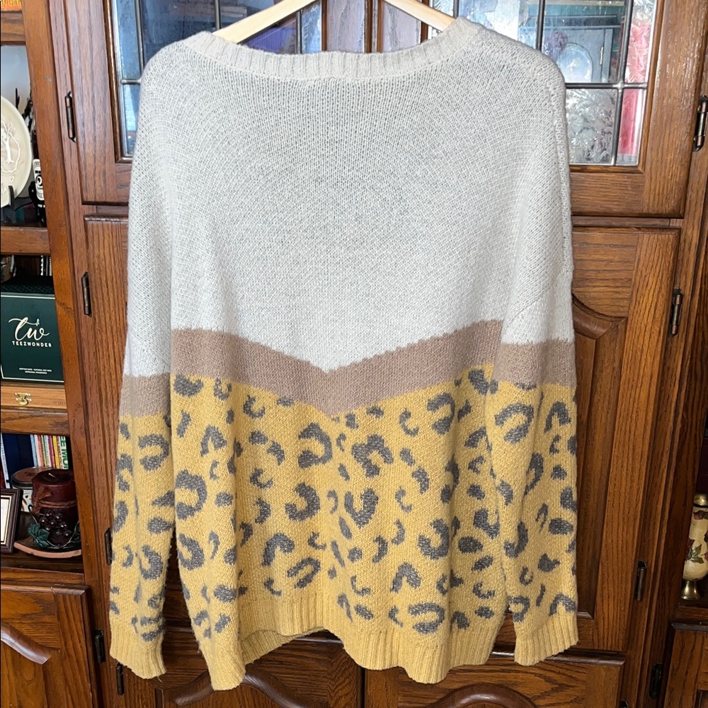 Easel Leopard Print Colorblock Sweater Size Large - Picture 5 of 6